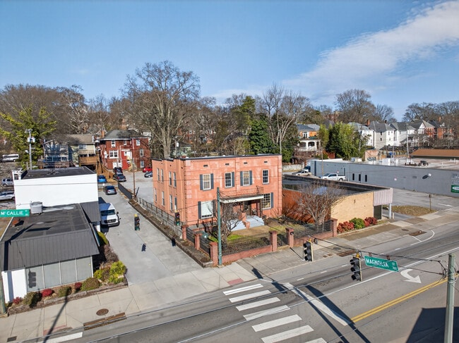 Building Photo - 823 McCallie Ave