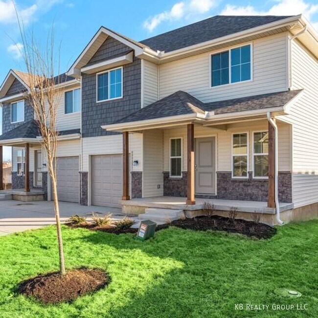 Building Photo - Newer 3 Bed Duplex in Blue Springs; Lee’s ...