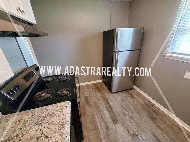 Foto del edificio - 4 Bedroom Ranch Home in Grandview-Availabl...