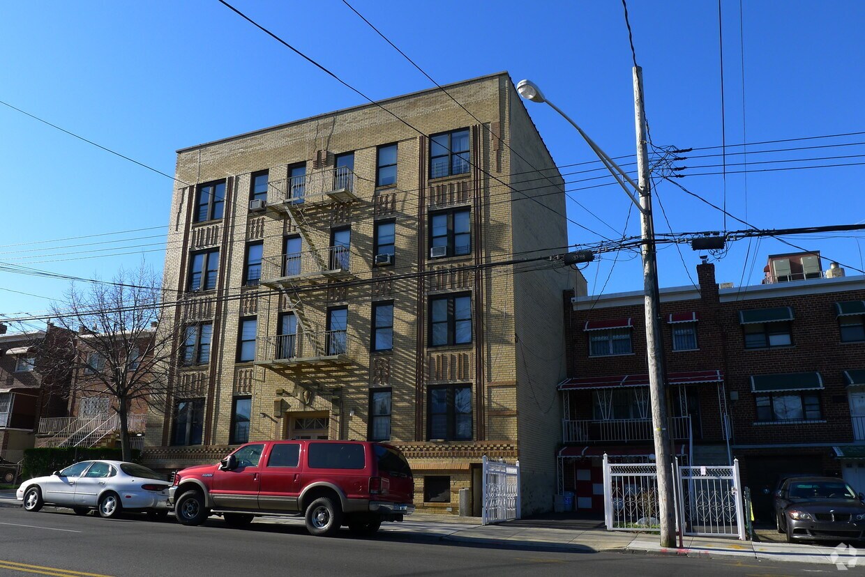 Fachada del edificio - 910 E 222nd St