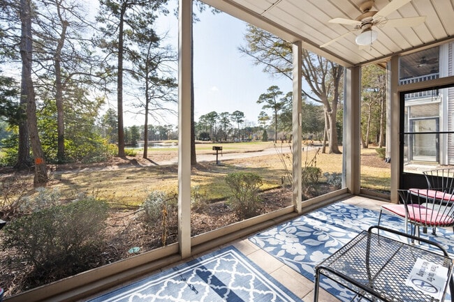Foto del edificio - 270 Pinehurst Ln