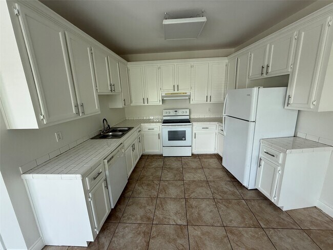 Foto del edificio - 2724 Crossview Dr