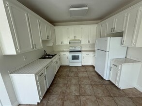 Building Photo - 2724 Crossview Dr
