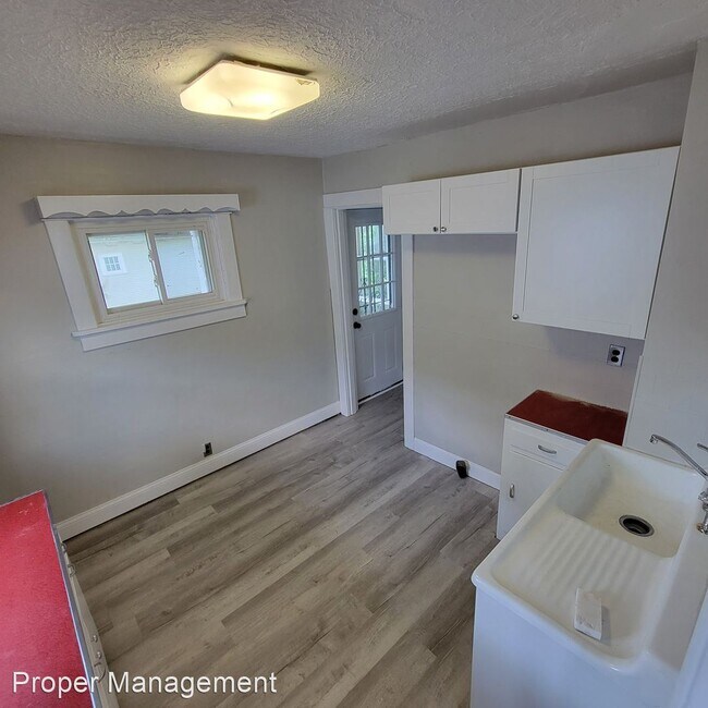 Foto del edificio - 2 br, 1 bath House - 2645 Wayland Avenue