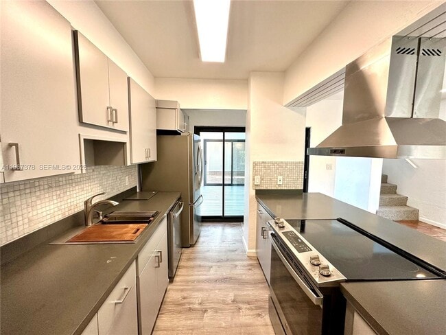 Foto del edificio - 3147 Jackson Ave