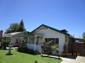 Building Photo - 421 B St