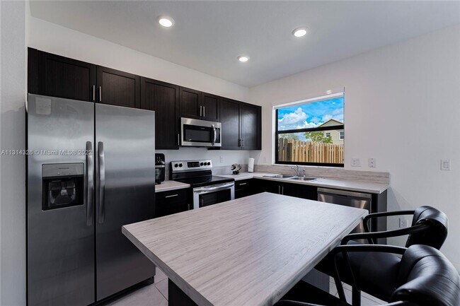 Building Photo - 11821 SW 245 Ter