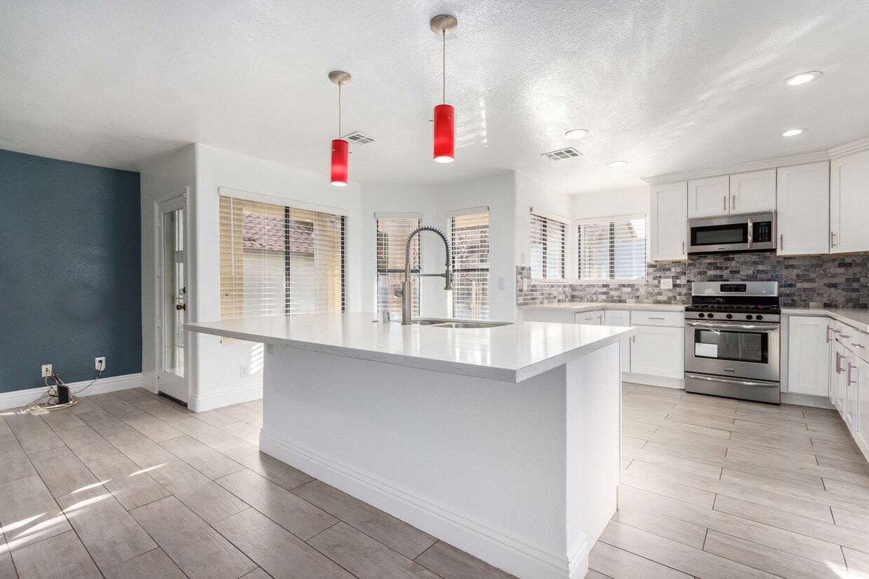 Foto principal - 2717 Eagle Springs Ct