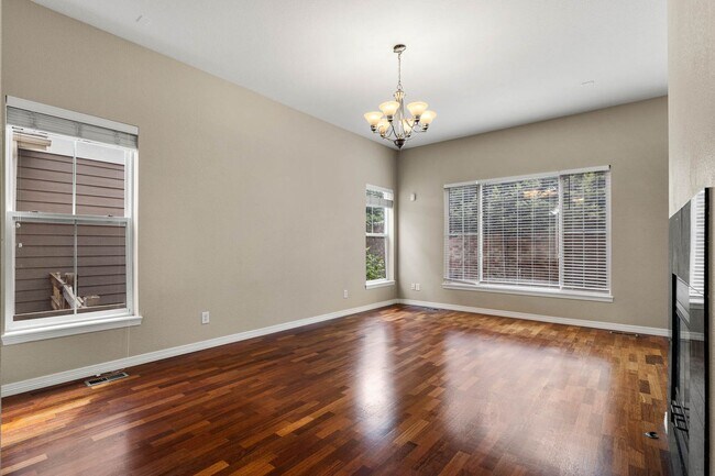 Foto del edificio - Spacious Townhome in Cherry Creek School District