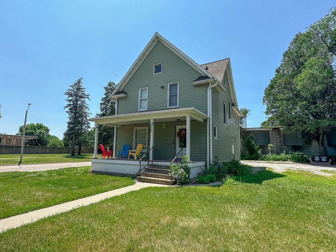 Photo - 535 Welch Ave