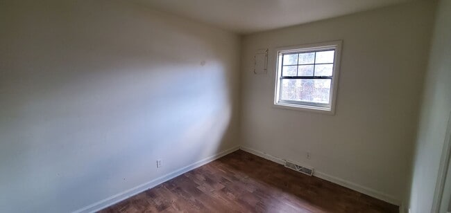 Building Photo - 2 Bedroom Apartment!