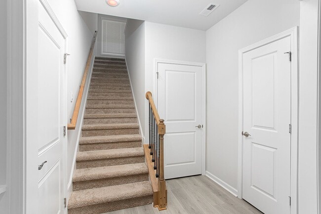 Foto del edificio - Gorgeous, Newly-Built Smart Home Available...