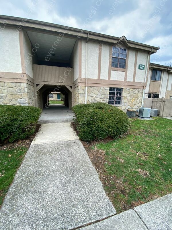 Primary Photo - 90 Stornoway Dr W