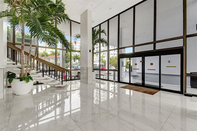 Foto del edificio - 336 N Birch Rd