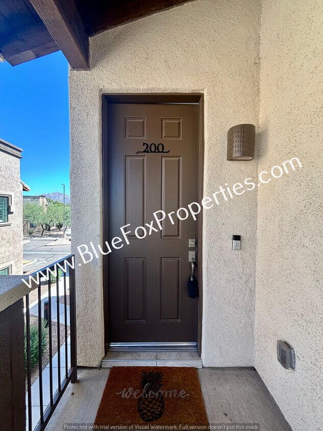 Foto principal - 2036 E River Rd