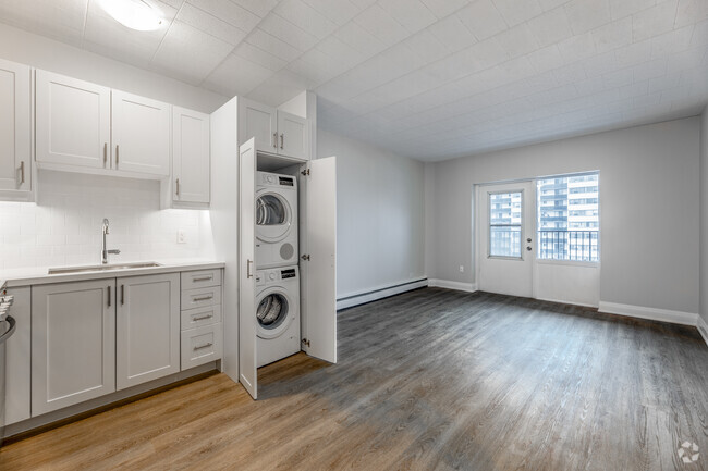 Bachelor - 494SF - Cuisine/Salon - Aubrey Jones Apartments