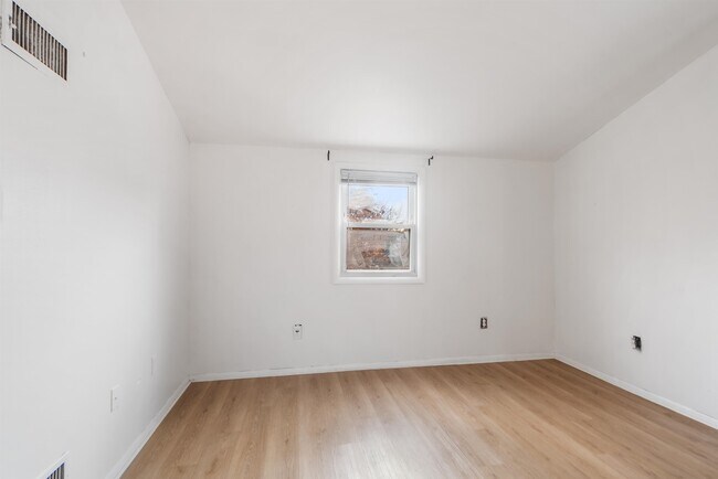 Foto del edificio - 689 2nd St