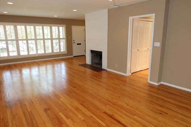 Building Photo - 2821 Tilden Ave