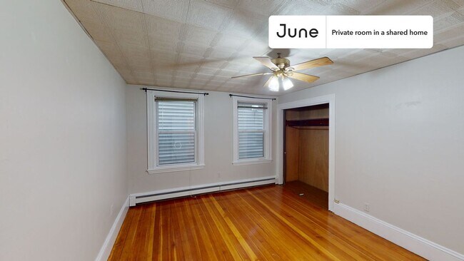 Building Photo - Room in Shared 4 bed/1 bath home