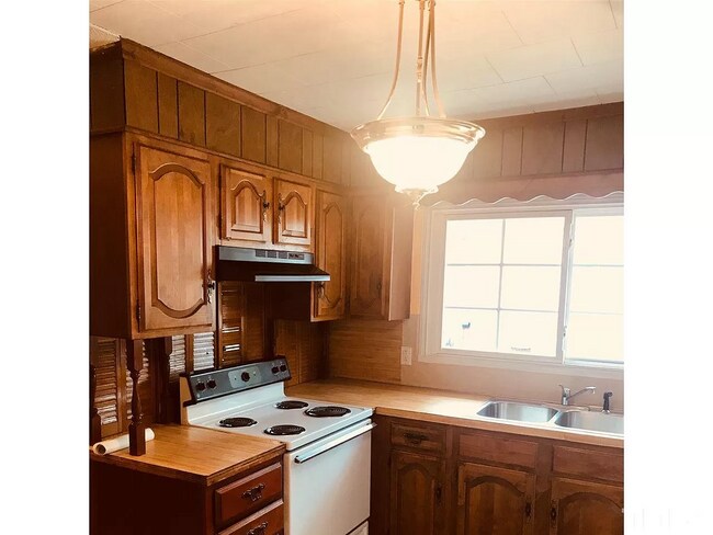 Building Photo - 137 E Cornwallis Rd