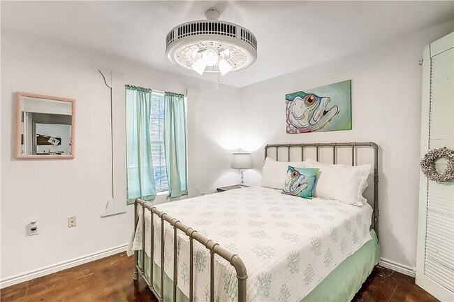 Foto del edificio - 1319 N Fuqua St