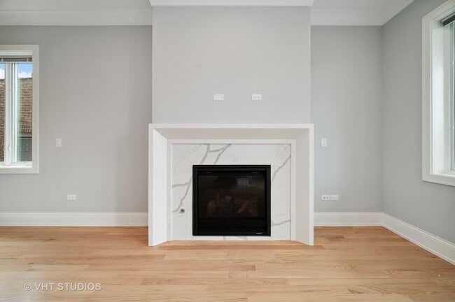 Building Photo - 4819 N Ashland Ave