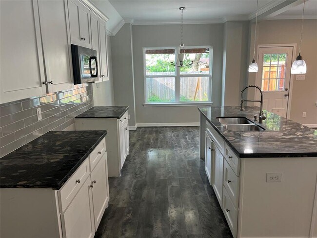Foto del edificio - 9823 Bamboo Rd