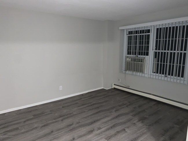 Building Photo - 105 Swinnerton St