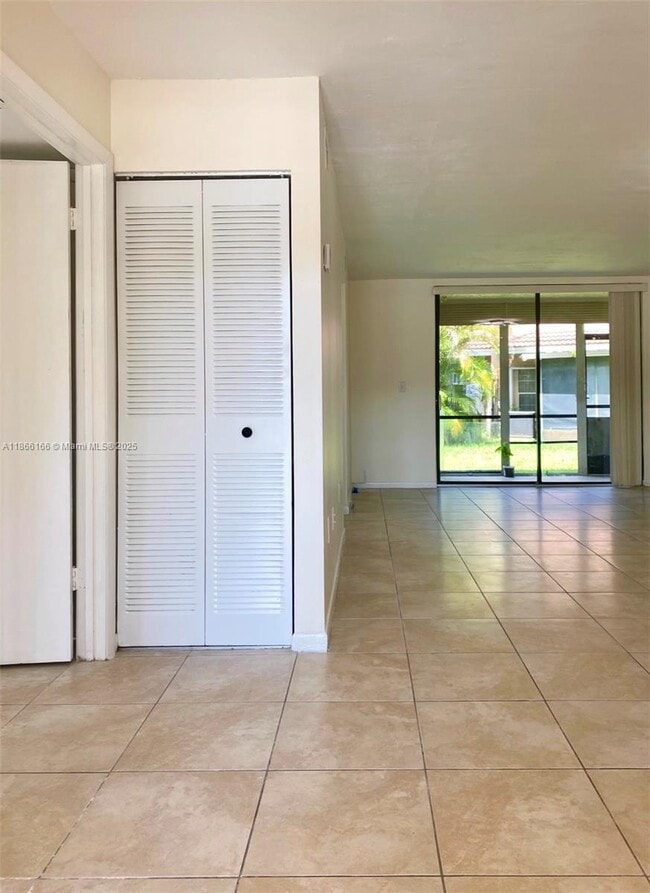 Foto del edificio - 8225 NW 191st St