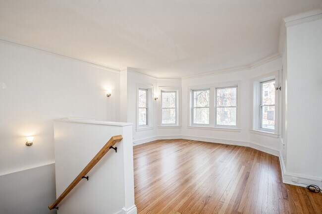 Building Photo - 4855 N Rockwell St