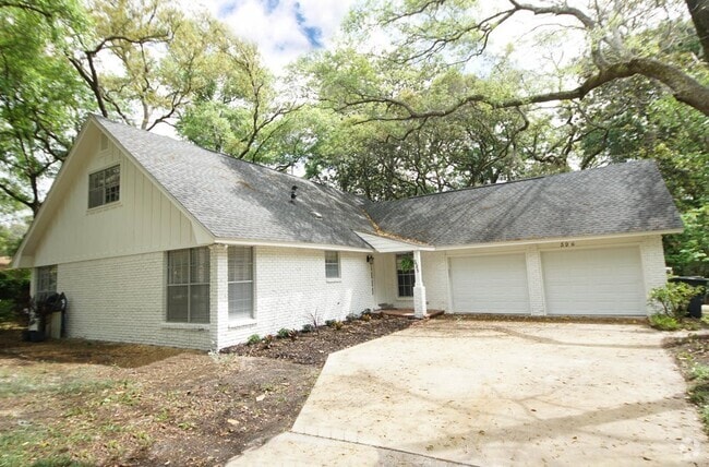 Building Photo - 596 L Ombre Ct NE