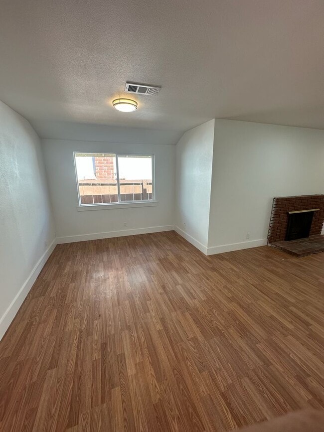 Foto del edificio - AVAILABLE NOW!  4 Bedroom, 2 Bathroom Home