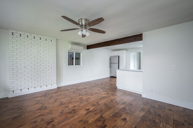 Building Photo - 519 S 8th Ave