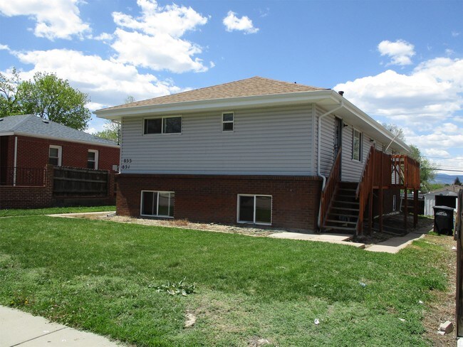 Building Photo - 833 Meade St