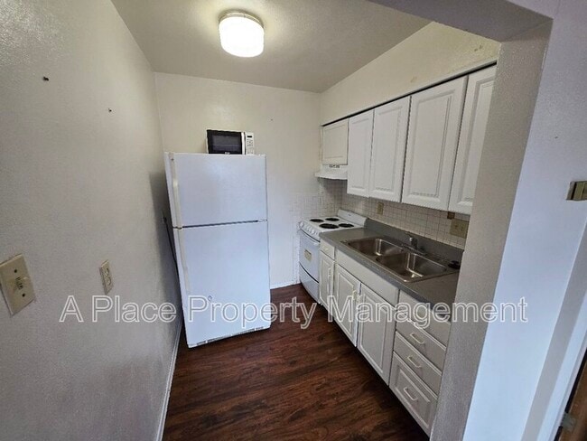 Building Photo - 2727 Hampton Ave