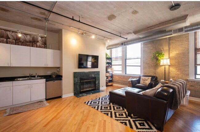 Building Photo - 411 W Ontario St