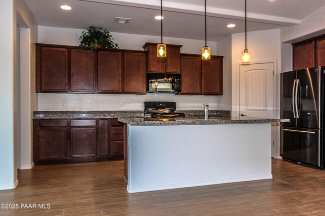 Building Photo - 1356 Warbler Wy
