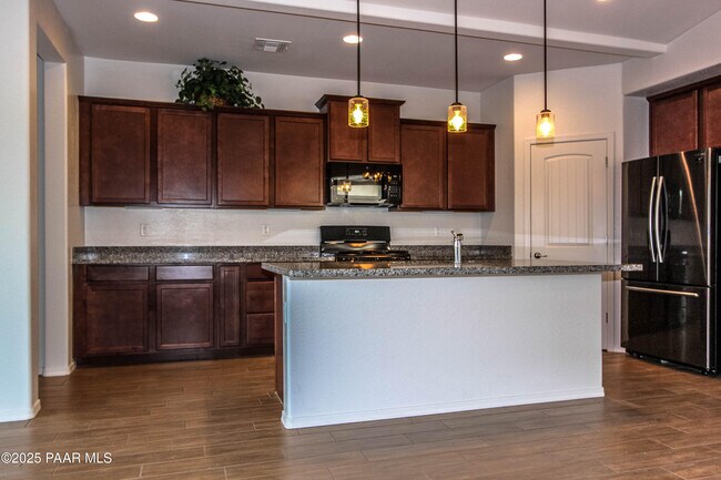 Foto del edificio - 1356 Warbler Wy