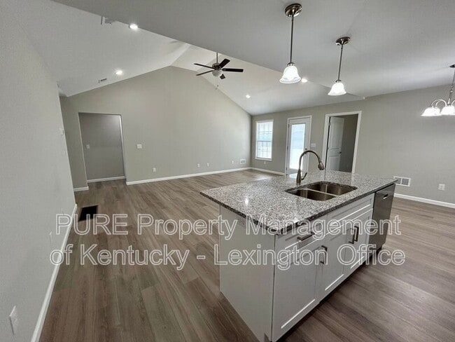 Building Photo - 263 Stoney Creek Way