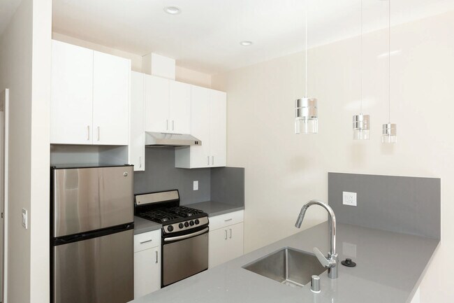 Building Photo - 430 Baker