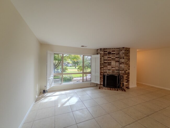 Building Photo - 3216 Phoenix Ln