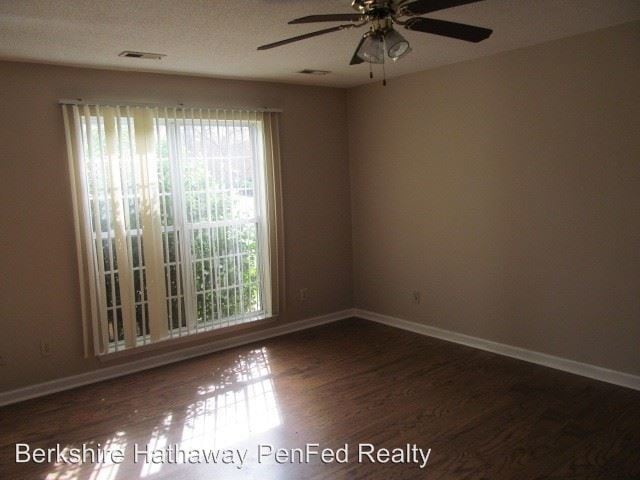 Building Photo - 1244 Parkway Pl