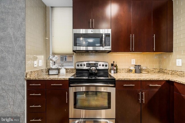 Foto del edificio - 6500 America Blvd