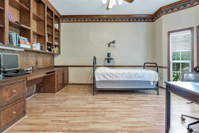 Foto del edificio - 4601 Valleybrook Cir