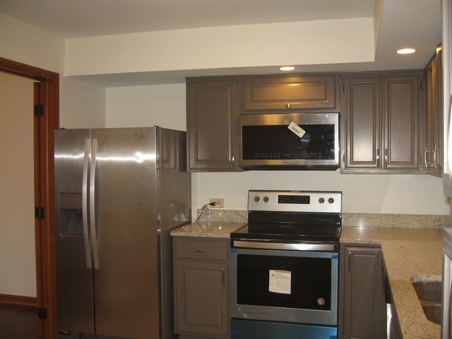 Building Photo - 565 Carl Ave