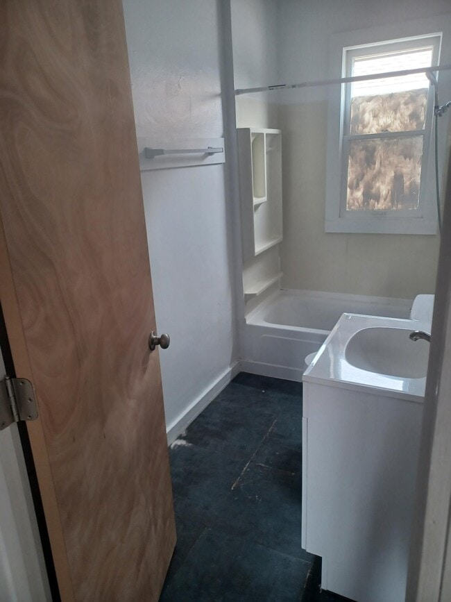 Building Photo - 4305 Sheridan Rd