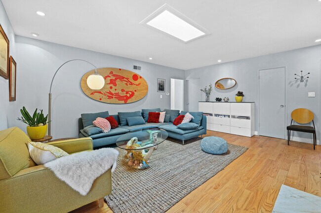 Building Photo - 6930 Apperson St