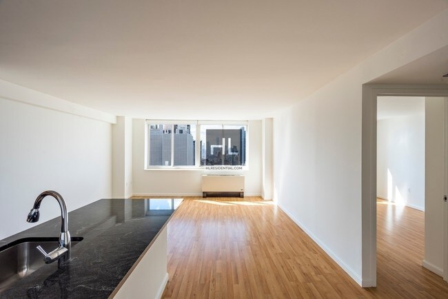 Building Photo - 66 W 38th St