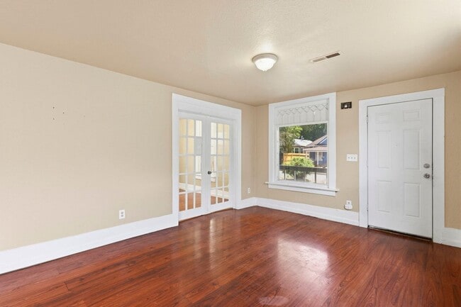 Building Photo - 312 N 24th St