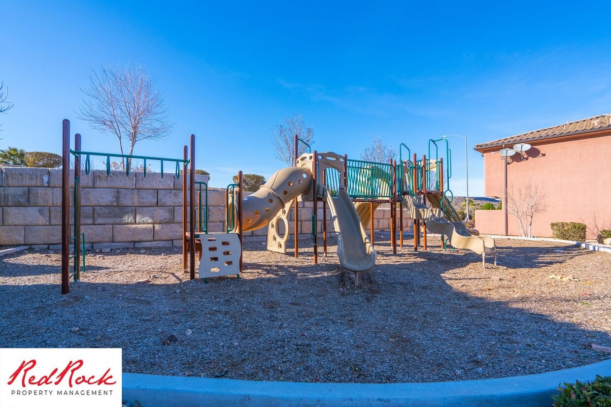 Primary Photo - Pet Friendly! Spacious 4 Bedroom Townhome!